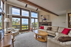 Tannersville Townhome with Wet Bar and Mountain Views!